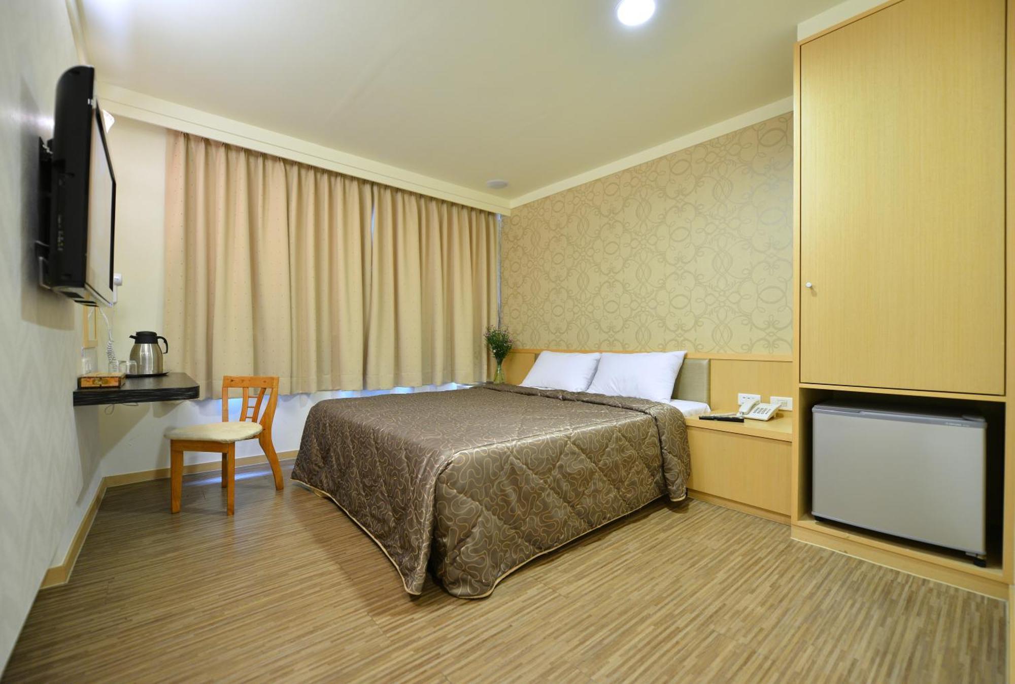Ing Wang Hotel Tainan Exterior photo